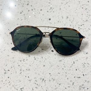 Women’s raybans
